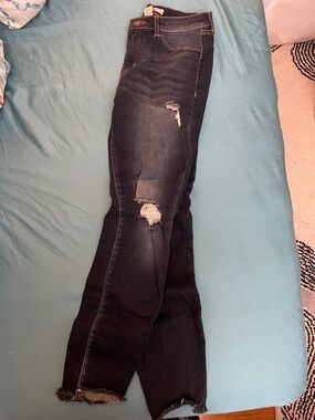 NWOT Refuge Blue Skinny Jeans  stretchy Distressed Knees Women Sz 4 28 Waist